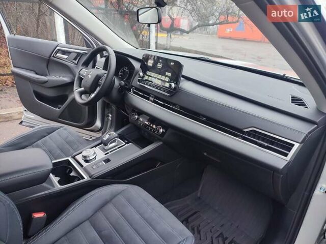 Серый Мицубиси Аутлендер, объемом двигателя 2.49 л и пробегом 54 тыс. км за 24900 $, фото 18 на Automoto.ua