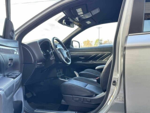 Серый Мицубиси Аутлендер, объемом двигателя 2.4 л и пробегом 21 тыс. км за 15600 $, фото 6 на Automoto.ua