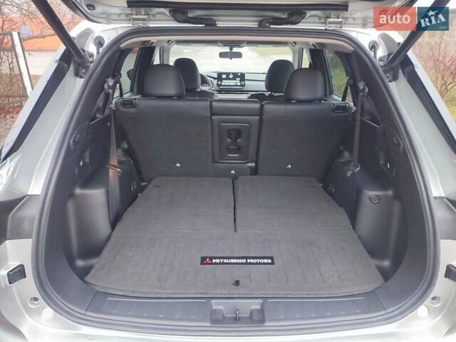 Серый Мицубиси Аутлендер, объемом двигателя 2.49 л и пробегом 54 тыс. км за 24900 $, фото 41 на Automoto.ua