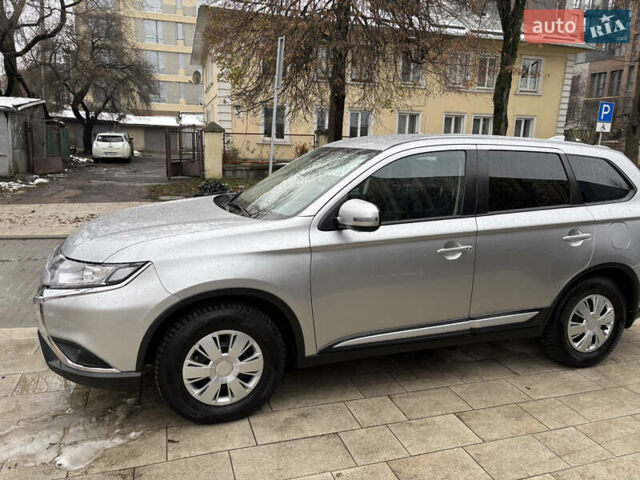 Сірий Міцубісі Аутлендер, об'ємом двигуна 2 л та пробігом 63 тис. км за 22500 $, фото 1 на Automoto.ua
