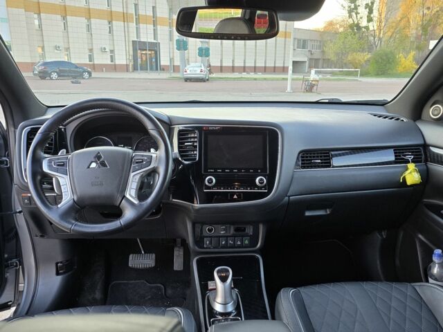 Серый Мицубиси Аутлендер, объемом двигателя 2.4 л и пробегом 97 тыс. км за 30500 $, фото 5 на Automoto.ua