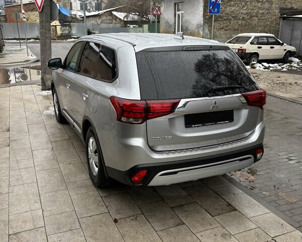 Сірий Міцубісі Аутлендер, об'ємом двигуна 2 л та пробігом 63 тис. км за 22500 $, фото 4 на Automoto.ua