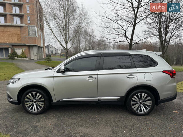 Серый Мицубиси Аутлендер, объемом двигателя 2.36 л и пробегом 142 тыс. км за 21500 $, фото 2 на Automoto.ua