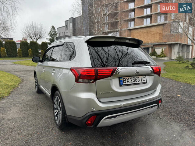 Серый Мицубиси Аутлендер, объемом двигателя 2.36 л и пробегом 142 тыс. км за 21500 $, фото 4 на Automoto.ua