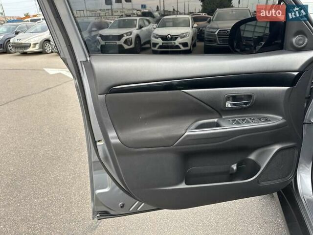 Мицубиси Аутлендер 2021 в Киеве на Automoto.ua Серый Мицубиси Аутлендер, объемом двигателя 2 л и пробегом 132 тыс. км за 18500 $, фото 14 на Automoto.ua