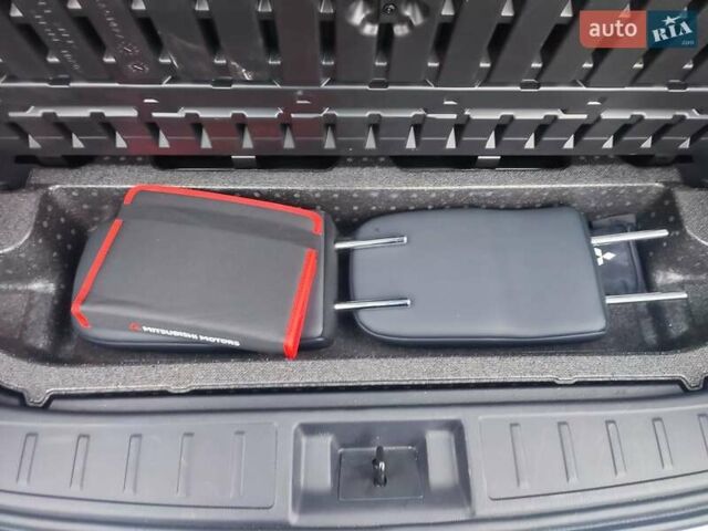 Серый Мицубиси Аутлендер, объемом двигателя 2.49 л и пробегом 54 тыс. км за 24900 $, фото 43 на Automoto.ua