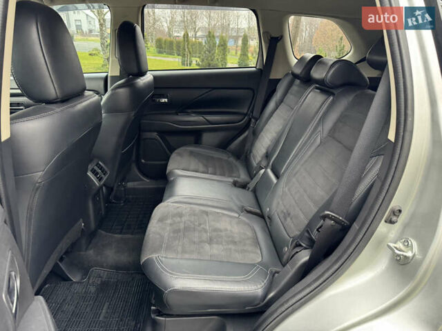 Серый Мицубиси Аутлендер, объемом двигателя 2.36 л и пробегом 142 тыс. км за 21500 $, фото 18 на Automoto.ua