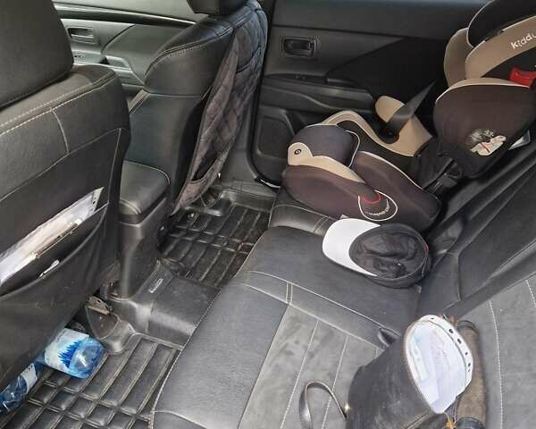 Серый Мицубиси Аутлендер, объемом двигателя 2 л и пробегом 150 тыс. км за 19000 $, фото 7 на Automoto.ua