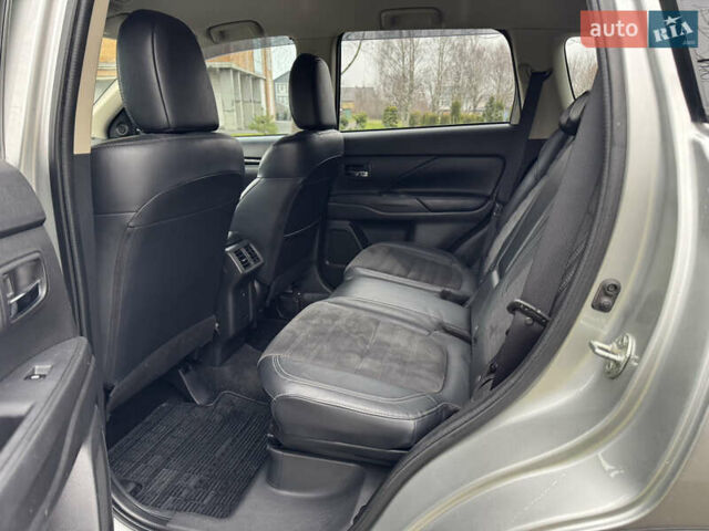 Серый Мицубиси Аутлендер, объемом двигателя 2.36 л и пробегом 142 тыс. км за 21500 $, фото 17 на Automoto.ua