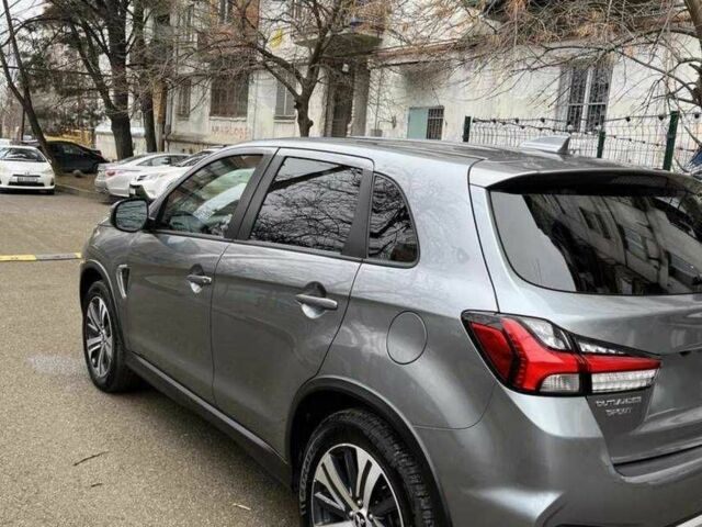 Серый Мицубиси Аутлендер, объемом двигателя 2 л и пробегом 49 тыс. км за 12600 $, фото 3 на Automoto.ua