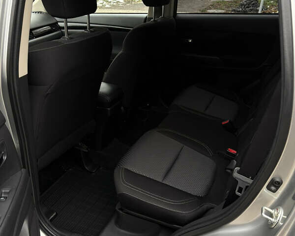 Сірий Міцубісі Аутлендер, об'ємом двигуна 2 л та пробігом 63 тис. км за 22500 $, фото 10 на Automoto.ua