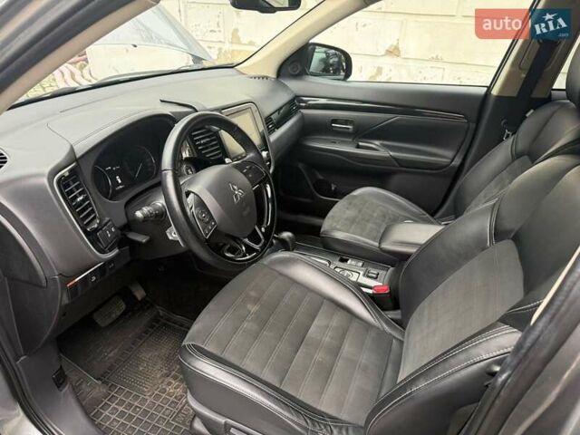Сірий Міцубісі Аутлендер, об'ємом двигуна 2.36 л та пробігом 114 тис. км за 20000 $, фото 9 на Automoto.ua