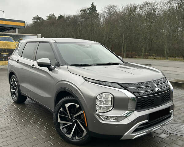 Сірий Міцубісі Аутлендер, об'ємом двигуна 2.49 л та пробігом 50 тис. км за 26500 $, фото 1 на Automoto.ua