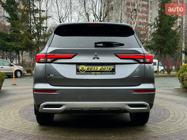 Серый Мицубиси Аутлендер, объемом двигателя 2.49 л и пробегом 46 тыс. км за 24500 $, фото 5 на Automoto.ua