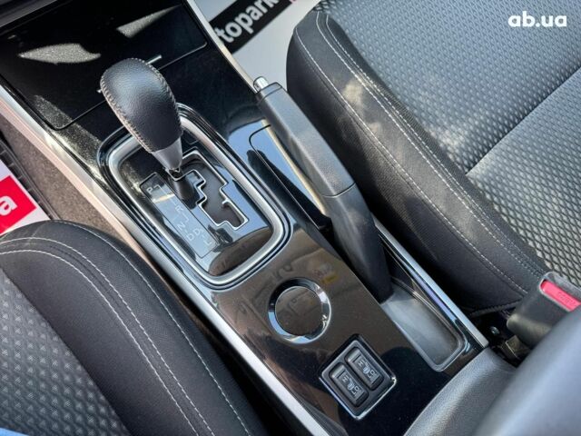 Серый Мицубиси Аутлендер, объемом двигателя 2 л и пробегом 58 тыс. км за 21790 $, фото 25 на Automoto.ua