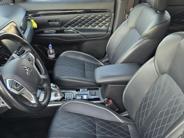 Серый Мицубиси Аутлендер, объемом двигателя 2.4 л и пробегом 97 тыс. км за 30500 $, фото 6 на Automoto.ua