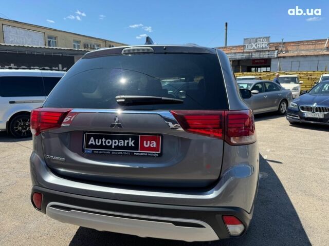 Серый Мицубиси Аутлендер, объемом двигателя 2 л и пробегом 58 тыс. км за 21790 $, фото 2 на Automoto.ua