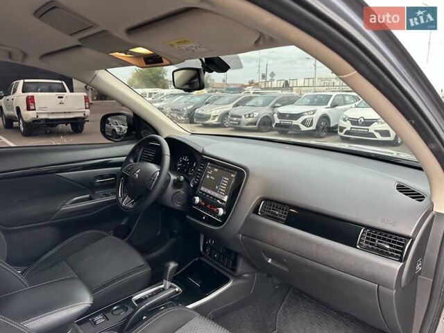 Мицубиси Аутлендер 2021 в Киеве на Automoto.ua Серый Мицубиси Аутлендер, объемом двигателя 2 л и пробегом 132 тыс. км за 18500 $, фото 28 на Automoto.ua