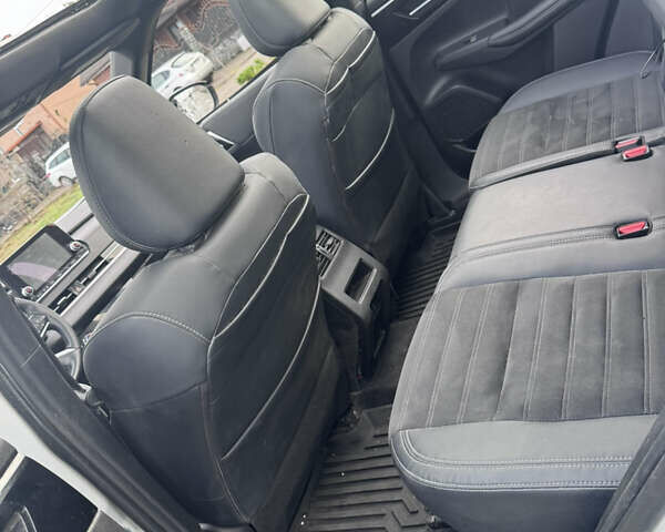 Серый Мицубиси Аутлендер, объемом двигателя 2.5 л и пробегом 80 тыс. км за 13500 $, фото 12 на Automoto.ua