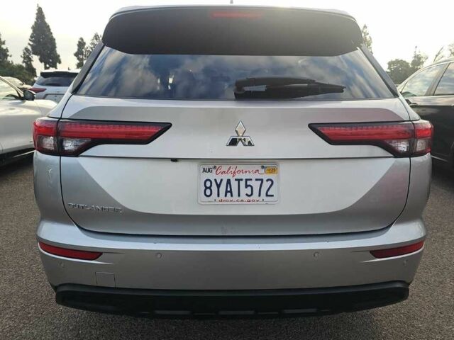 Серый Мицубиси Аутлендер, объемом двигателя 0 л и пробегом 56 тыс. км за 22000 $, фото 5 на Automoto.ua