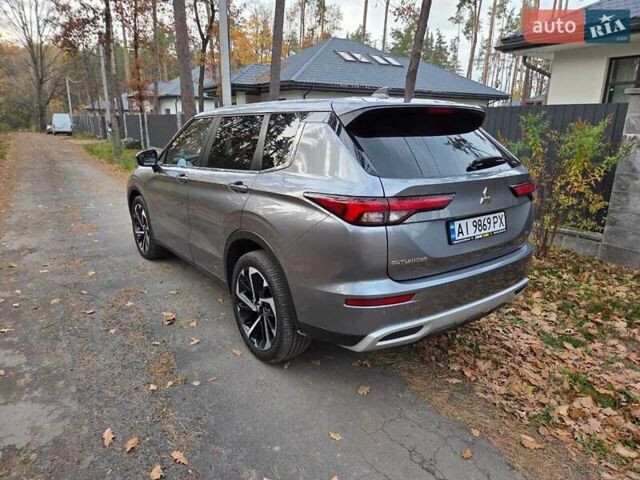 Серый Мицубиси Аутлендер, объемом двигателя 2.49 л и пробегом 50 тыс. км за 23900 $, фото 5 на Automoto.ua
