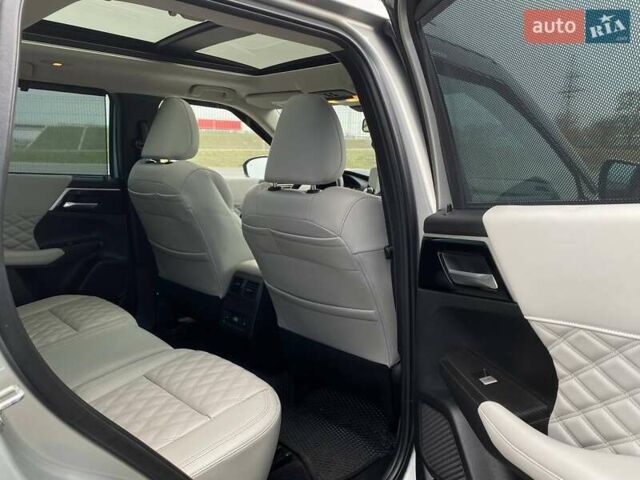 Серый Мицубиси Аутлендер, объемом двигателя 2.36 л и пробегом 26 тыс. км за 37000 $, фото 18 на Automoto.ua