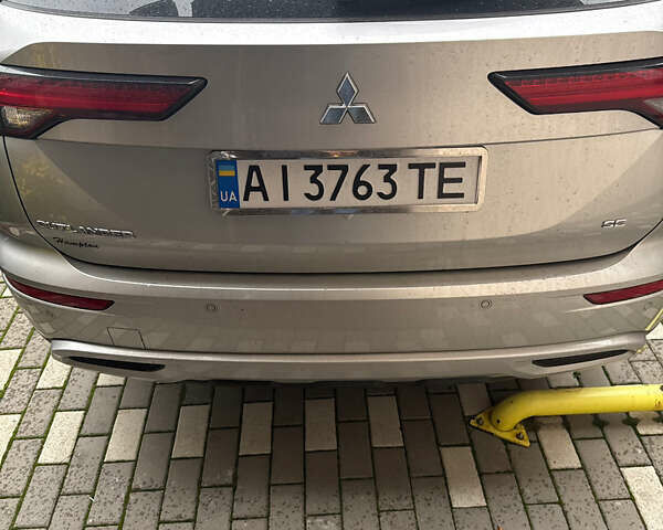 Міцубісі Аутлендер 2022 у Ирпене на Automoto.ua Сірий Міцубісі Аутлендер, об'ємом двигуна 2.49 л та пробігом 21 тис. км за 28700 $, фото 1 на Automoto.ua