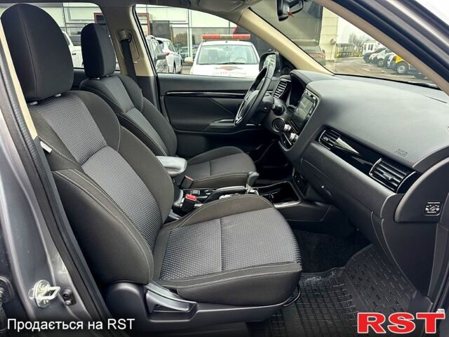 Серый Мицубиси Аутлендер, объемом двигателя 2 л и пробегом 46 тыс. км за 20900 $, фото 10 на Automoto.ua