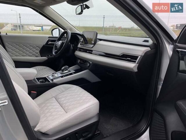 Серый Мицубиси Аутлендер, объемом двигателя 2.36 л и пробегом 26 тыс. км за 37000 $, фото 19 на Automoto.ua