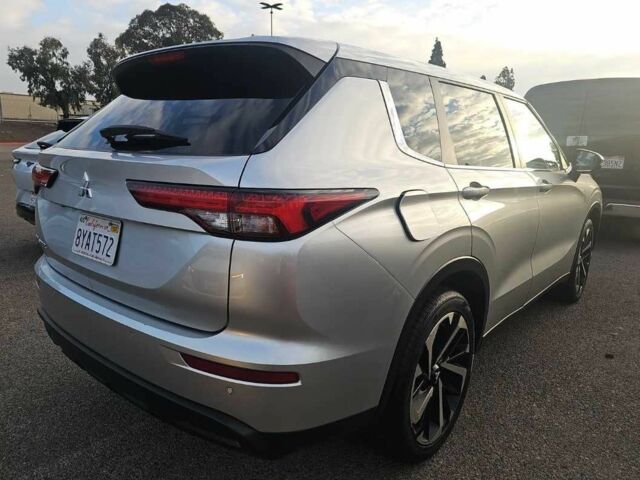 Серый Мицубиси Аутлендер, объемом двигателя 0 л и пробегом 56 тыс. км за 22000 $, фото 6 на Automoto.ua