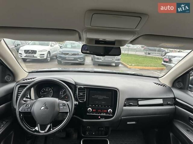 Сірий Міцубісі Аутлендер, об'ємом двигуна 2 л та пробігом 46 тис. км за 20900 $, фото 17 на Automoto.ua