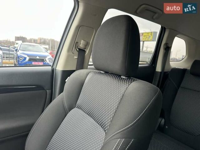 Сірий Міцубісі Аутлендер, об'ємом двигуна 2 л та пробігом 46 тис. км за 20900 $, фото 25 на Automoto.ua