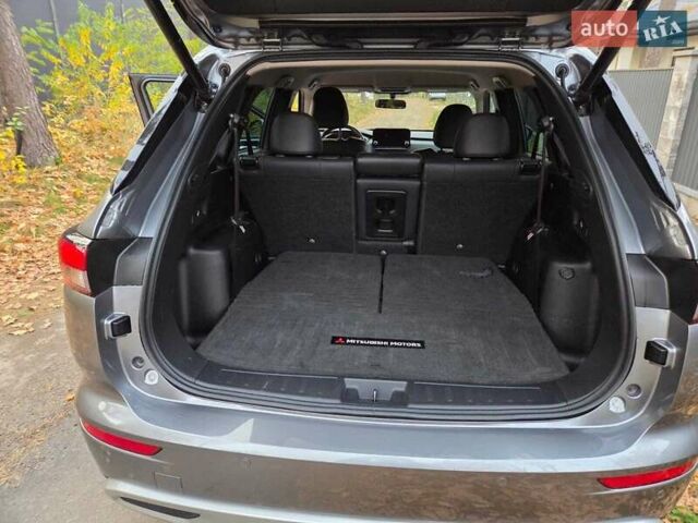 Серый Мицубиси Аутлендер, объемом двигателя 2.49 л и пробегом 50 тыс. км за 23900 $, фото 13 на Automoto.ua