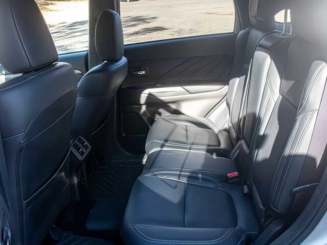 Сірий Міцубісі Аутлендер, об'ємом двигуна 0 л та пробігом 18 тис. км за 13580 $, фото 11 на Automoto.ua