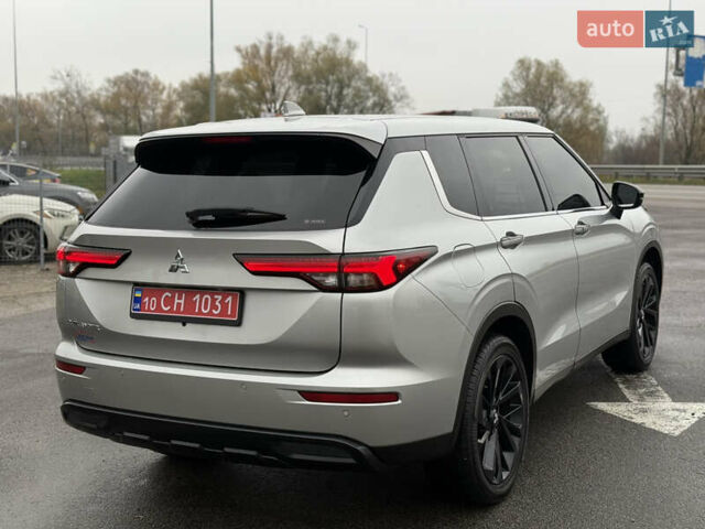 Серый Мицубиси Аутлендер, объемом двигателя 0 л и пробегом 41 тыс. км за 25000 $, фото 4 на Automoto.ua