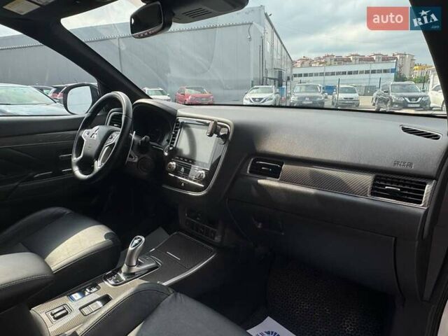 Серый Мицубиси Аутлендер, объемом двигателя 2.36 л и пробегом 32 тыс. км за 26500 $, фото 31 на Automoto.ua