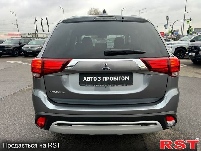 Серый Мицубиси Аутлендер, объемом двигателя 2 л и пробегом 46 тыс. км за 20900 $, фото 5 на Automoto.ua