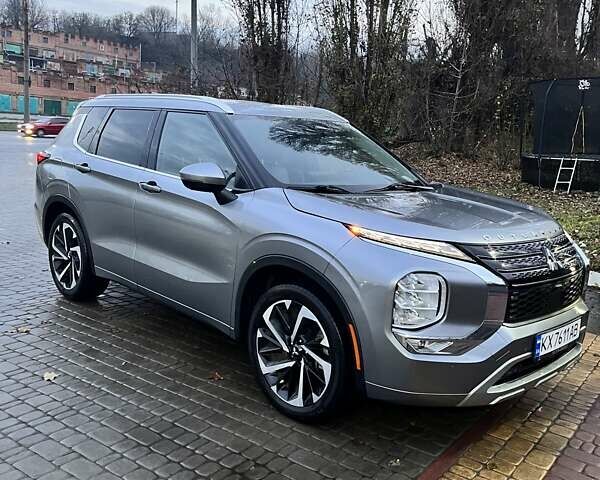 Серый Мицубиси Аутлендер, объемом двигателя 2.49 л и пробегом 64 тыс. км за 23200 $, фото 1 на Automoto.ua