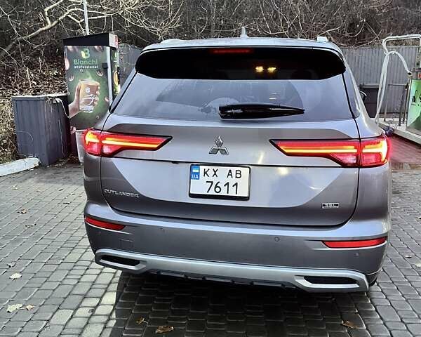 Серый Мицубиси Аутлендер, объемом двигателя 2.49 л и пробегом 64 тыс. км за 23200 $, фото 5 на Automoto.ua