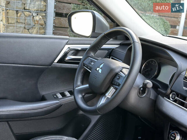 Міцубісі Аутлендер 2022 у Стрые на Automoto.ua Сірий Міцубісі Аутлендер, об'ємом двигуна 2.5 л та пробігом 85 тис. км за 23999 $, фото 90 на Automoto.ua
