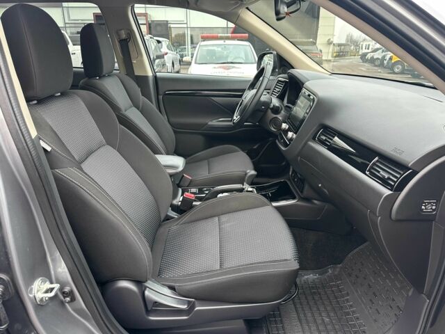 Сірий Міцубісі Аутлендер, об'ємом двигуна 2 л та пробігом 46 тис. км за 20900 $, фото 18 на Automoto.ua