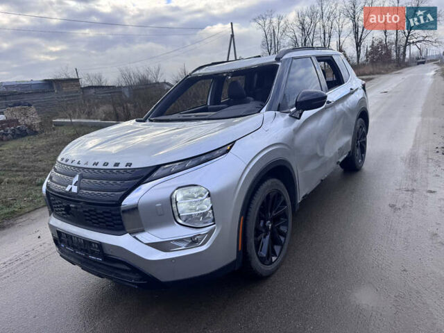Серый Мицубиси Аутлендер, объемом двигателя 2.5 л и пробегом 80 тыс. км за 13500 $, фото 1 на Automoto.ua