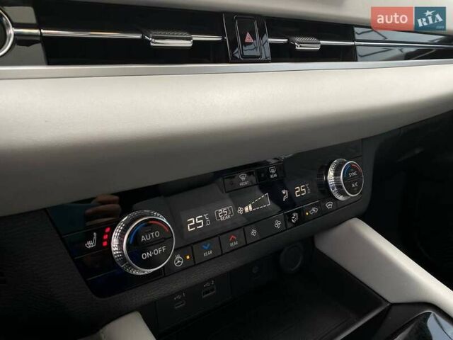 Серый Мицубиси Аутлендер, объемом двигателя 2.36 л и пробегом 26 тыс. км за 37000 $, фото 24 на Automoto.ua