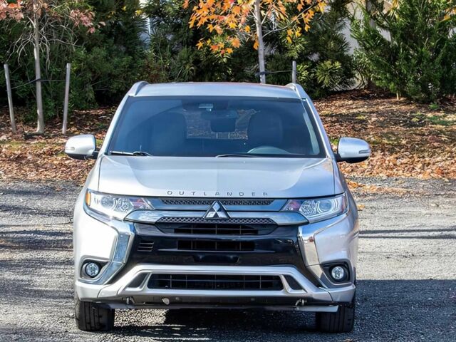 Сірий Міцубісі Аутлендер, об'ємом двигуна 0 л та пробігом 18 тис. км за 13580 $, фото 1 на Automoto.ua