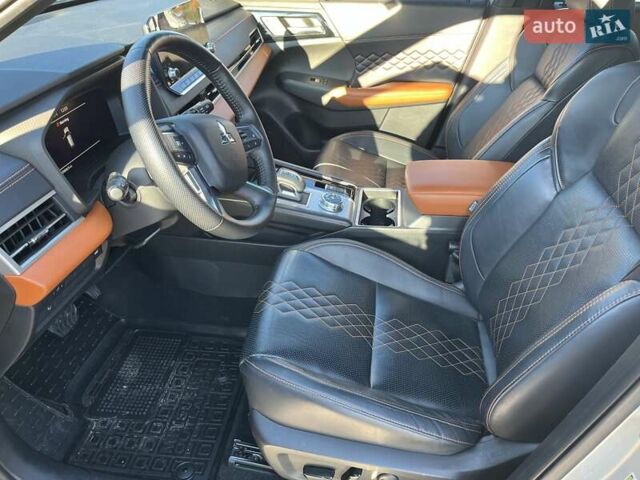 Серый Мицубиси Аутлендер, объемом двигателя 2.49 л и пробегом 38 тыс. км за 24999 $, фото 19 на Automoto.ua