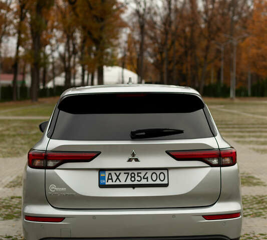 Сірий Міцубісі Аутлендер, об'ємом двигуна 2.49 л та пробігом 110 тис. км за 22500 $, фото 4 на Automoto.ua