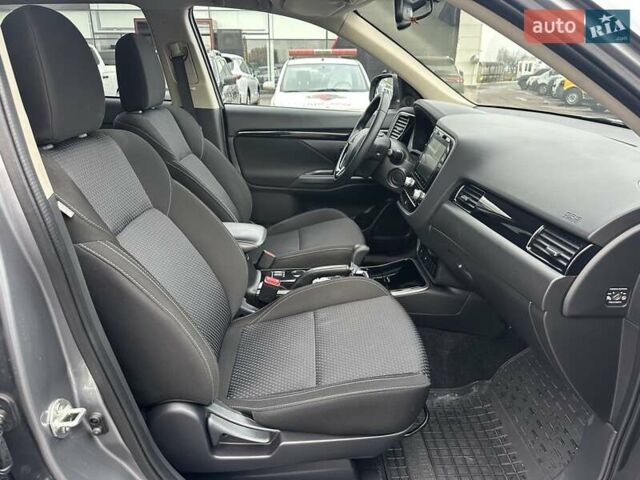 Сірий Міцубісі Аутлендер, об'ємом двигуна 2 л та пробігом 46 тис. км за 20900 $, фото 26 на Automoto.ua
