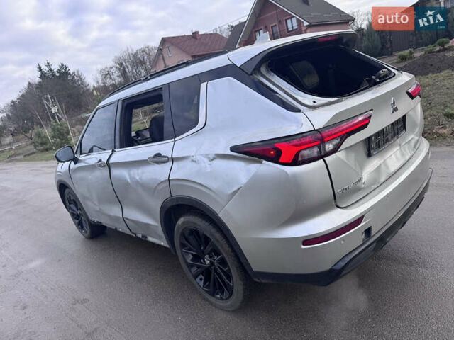 Серый Мицубиси Аутлендер, объемом двигателя 2.5 л и пробегом 80 тыс. км за 13500 $, фото 3 на Automoto.ua