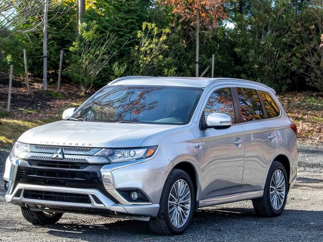 Сірий Міцубісі Аутлендер, об'ємом двигуна 0 л та пробігом 18 тис. км за 13580 $, фото 2 на Automoto.ua