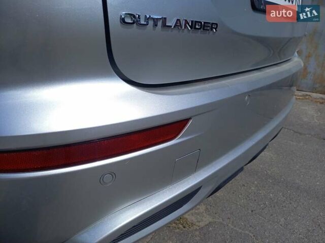 Серый Мицубиси Аутлендер, объемом двигателя 2.5 л и пробегом 84 тыс. км за 22600 $, фото 53 на Automoto.ua